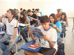 https://toledoprudente.edu.br/wp-content/uploads/2008/03/bragamellovisita2008capa.gif